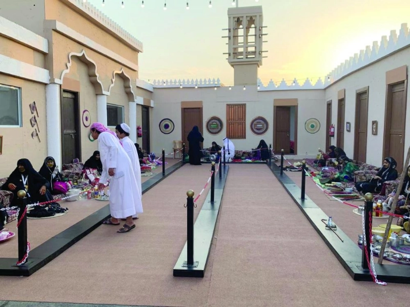 من جناح دولة الإمارات العربية المتحدة في سوق عكاظ (مكة)