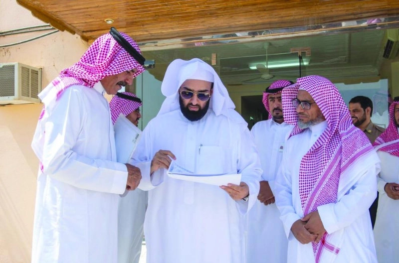 خالد اليوسف خلال الزيارة