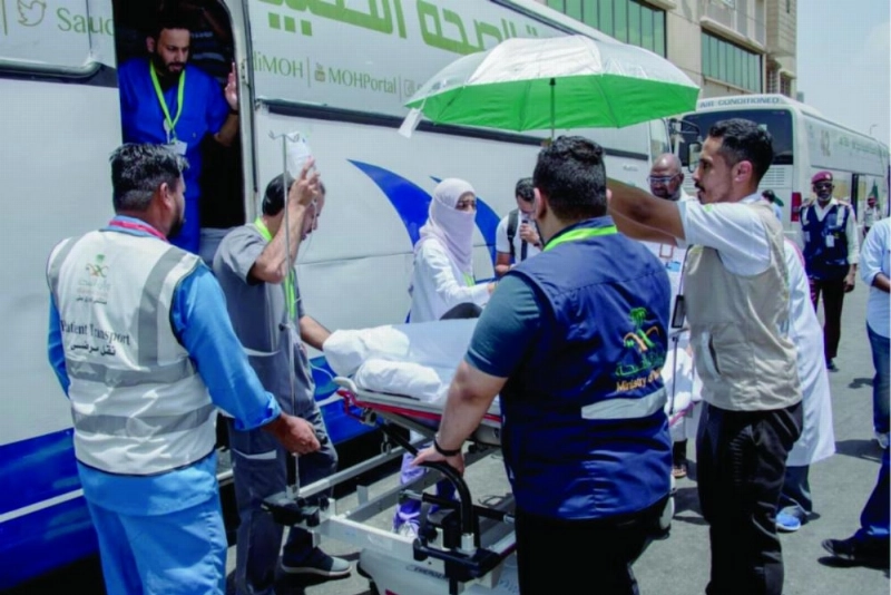 فرق الصحة خلال نقل الحالات المرضية بالحج (مكة)