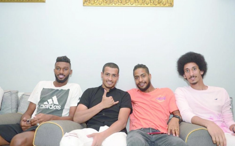 اللاعبون في مأدبة عشاء أقامها رئيس النادي (إعلامي الوحدة)