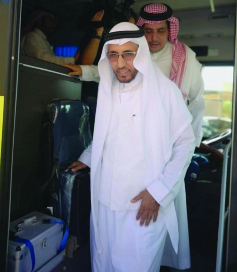 سعد المسعودي خلال تدشين الحافلات الذكية