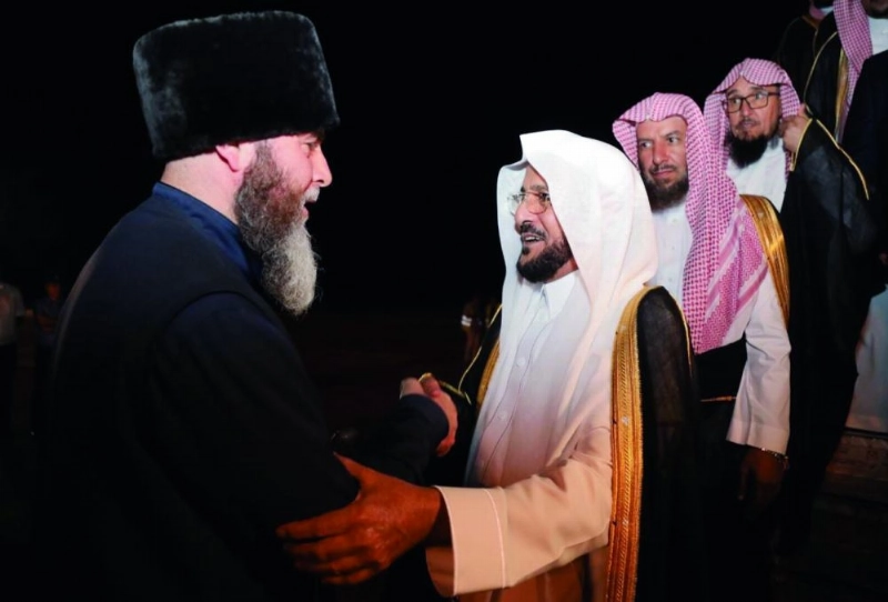 عبداللطيف آل الشيخ خلال افتتاح المسجد (واس)