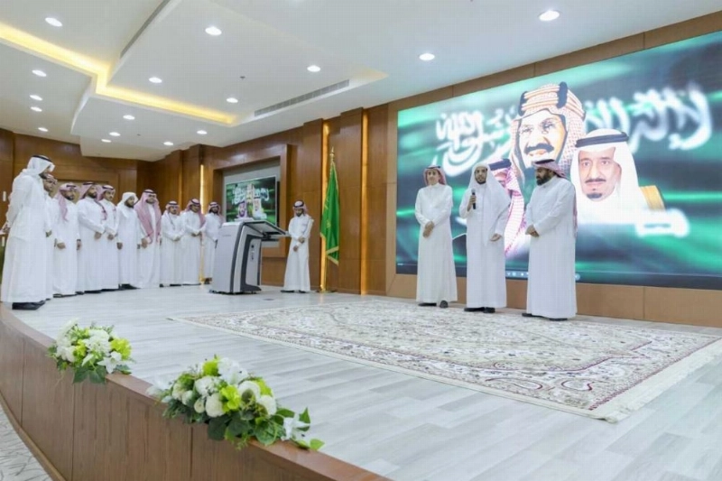 سعد السيف خلال إطلاقه المنصة والتطبيق (مكة)