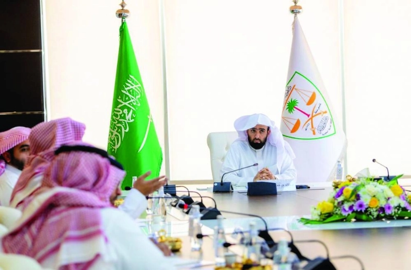 خالد اليوسف خلال اللقاء أمس (واس)