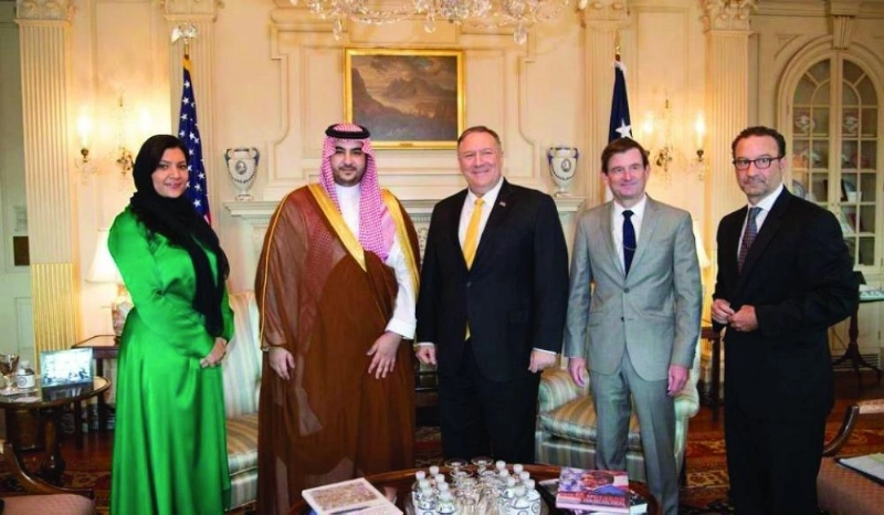 خالد بن سلمان خلال لقائه مايك بومبيو (واس)