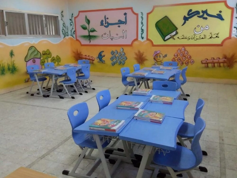 من تجهيزات الفصول بمدارس سراة عبيدة (مكة)
