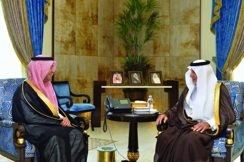 خالد الفيصل لدى لقائه ماجد الحقيل