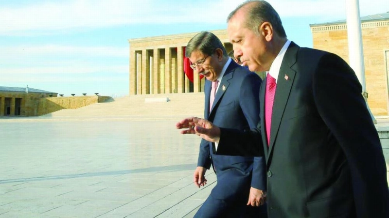 إردوغان وأوغلو في صورة جمعتهما قبل سنوات (مكة)