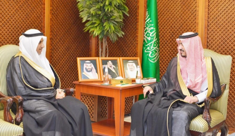 بدر بن سلطان لدى استقباله أحمد الوردي (مكة)