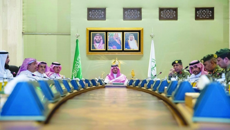 عبدالعزيز بن سعود خلال التدشين (مكة)