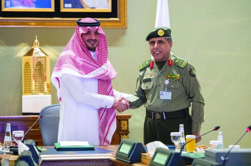 عبدالعزيز بن سعود خلال التدشين (مكة)