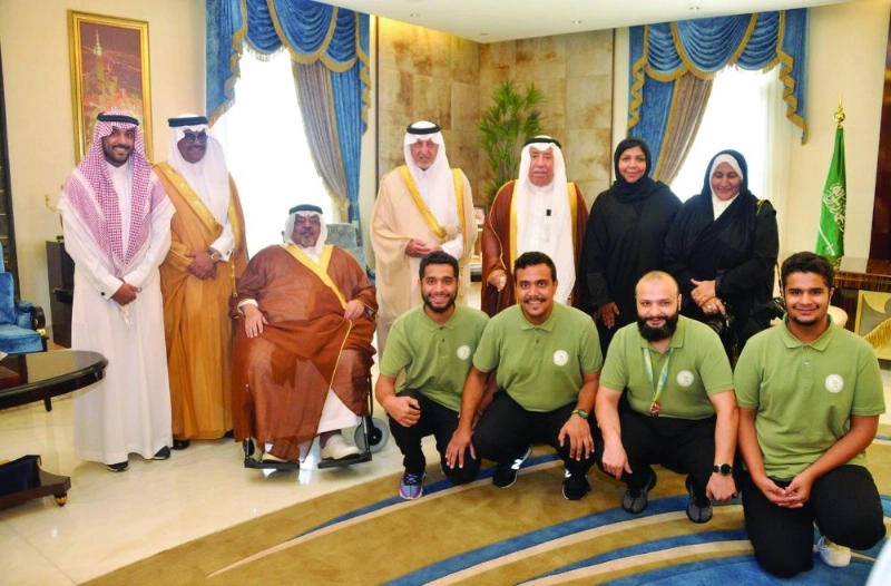 خالد الفيصل لدى استقبال منتخب البولينج (مكة)