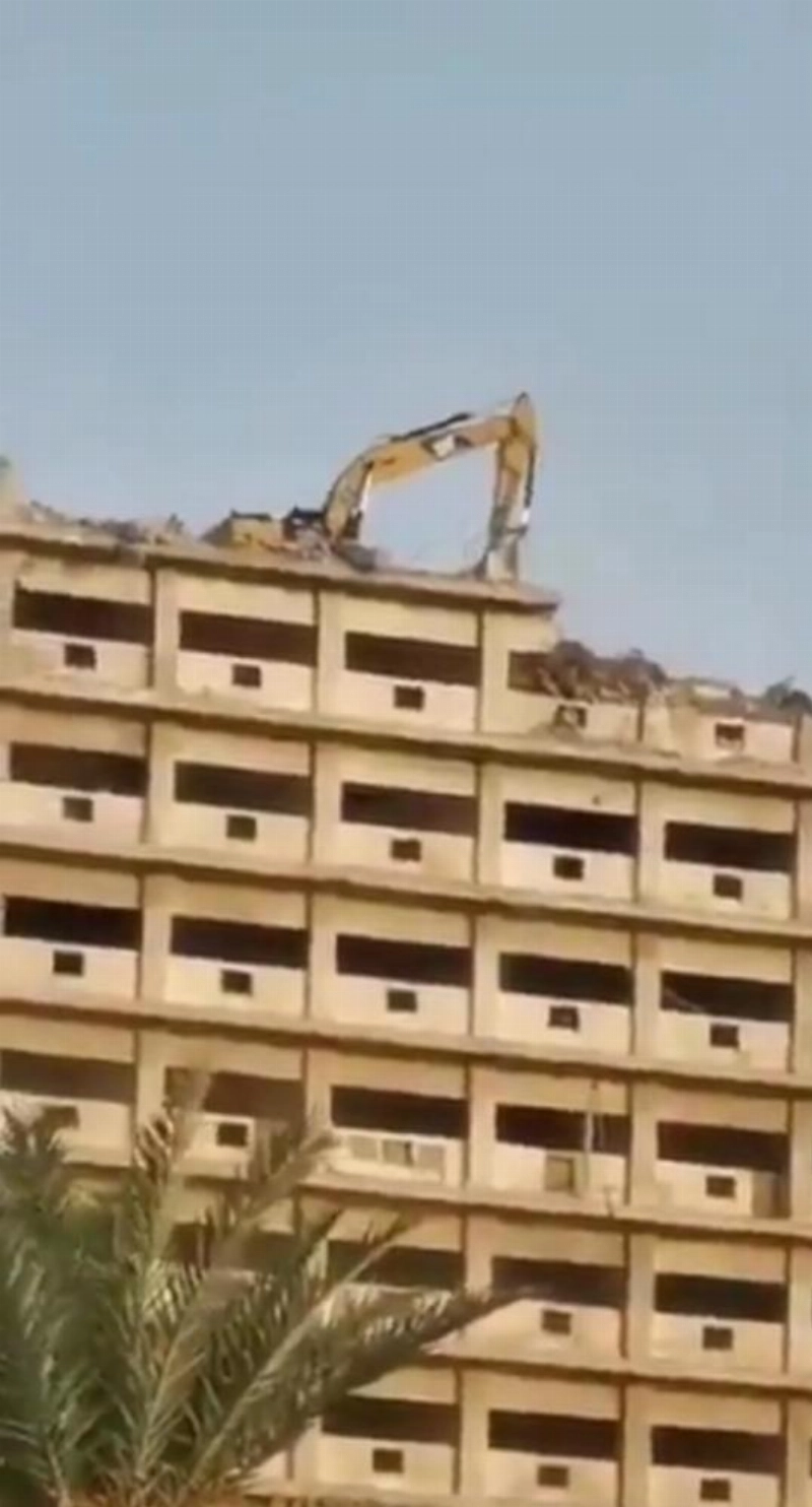 من عملية هدم المبني (مكة)