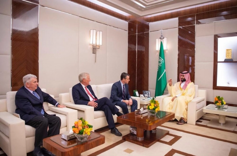 ولي العهد يستقبل عضوين بمجلس الشيوخ الأمريكي