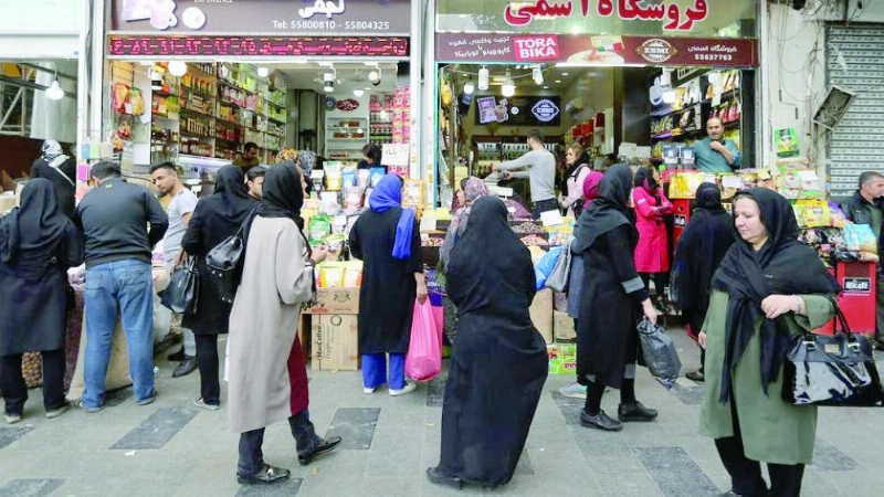 الشارع الإيراني يعيش من منتجات الحرس الثوري
