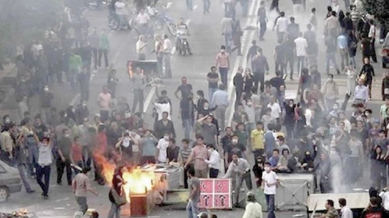 احتجاجات في إيران بسبب قمع الحرس الثوري (مكة)