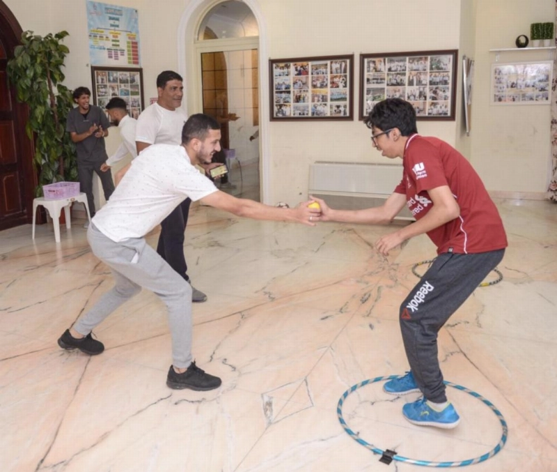 تحد بين لاعب الاتحاد وأحد أطفال الدار (مكة)