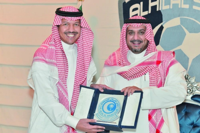 بندر المقيل ورئيس الهلال السابق نواف بن سعد (مكة)