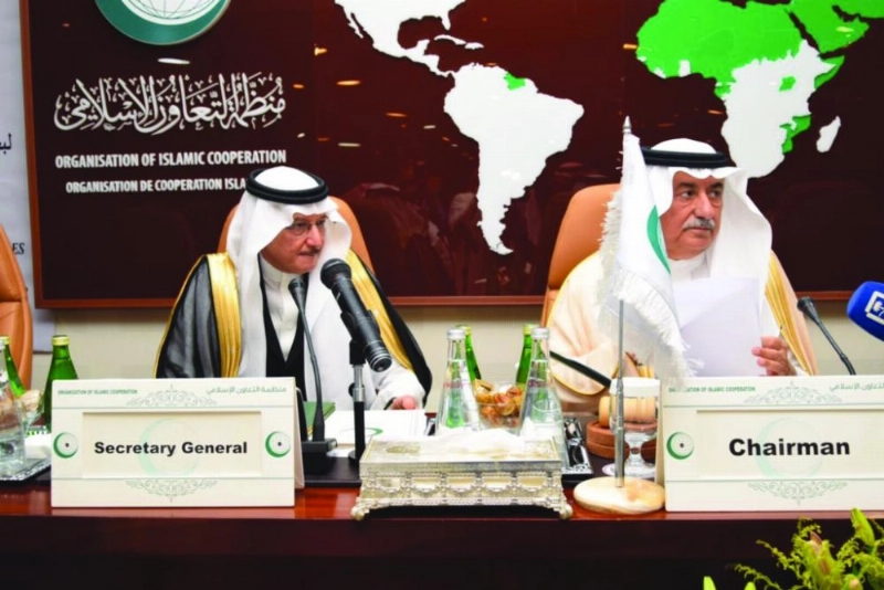 العساف والعثيمين خلال الاجتماع (مكة)