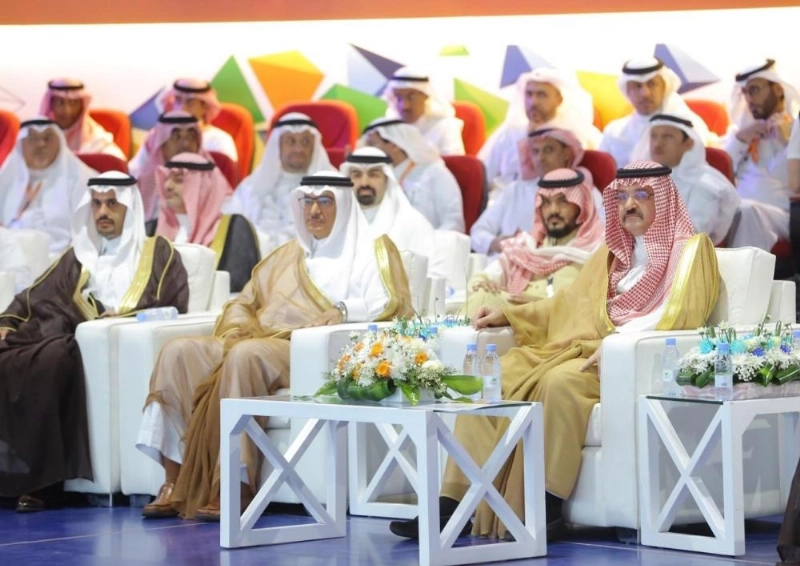 مشعل بن ماجد خلال تدشينه الملتقى (مكة)