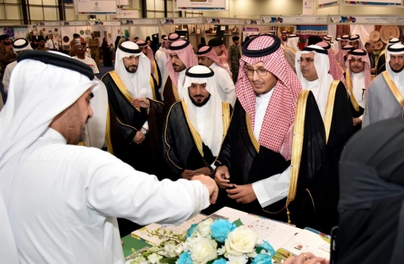 حديث مع أحد المشاركين بالمعرض (مكة)