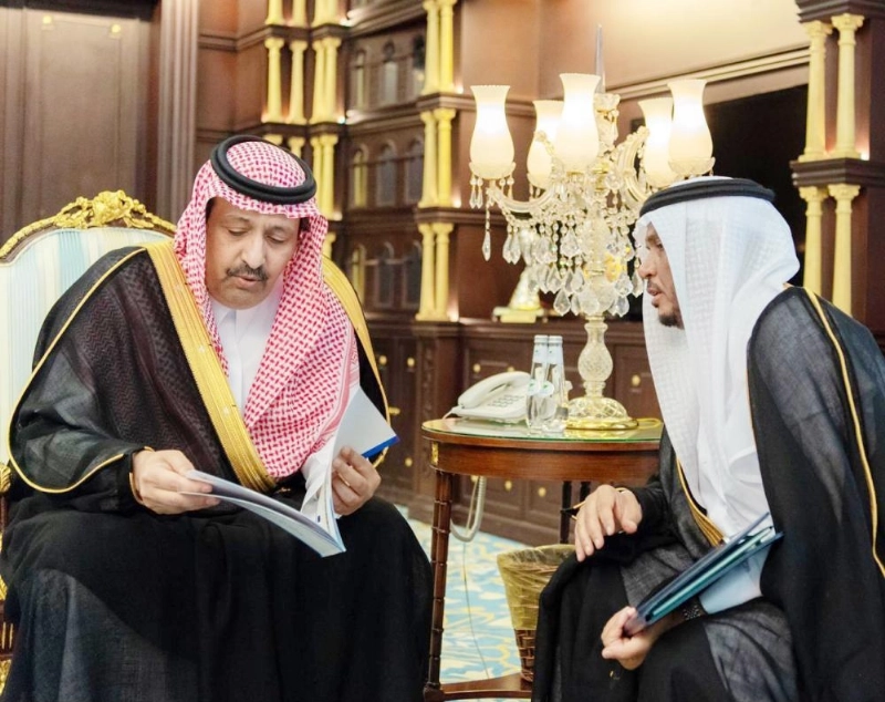حسام بن سعود يطلع على تقرير إصلاح ذات البين (واس)