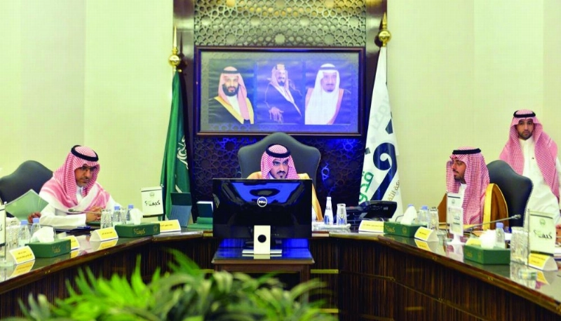 بدر بن سلطان خلال ترؤسه الاجتماع (مكة)