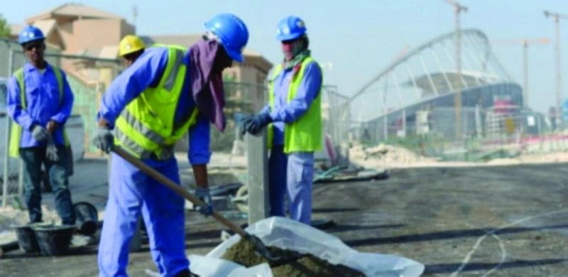 عمال يعانون في قطر (مكة)