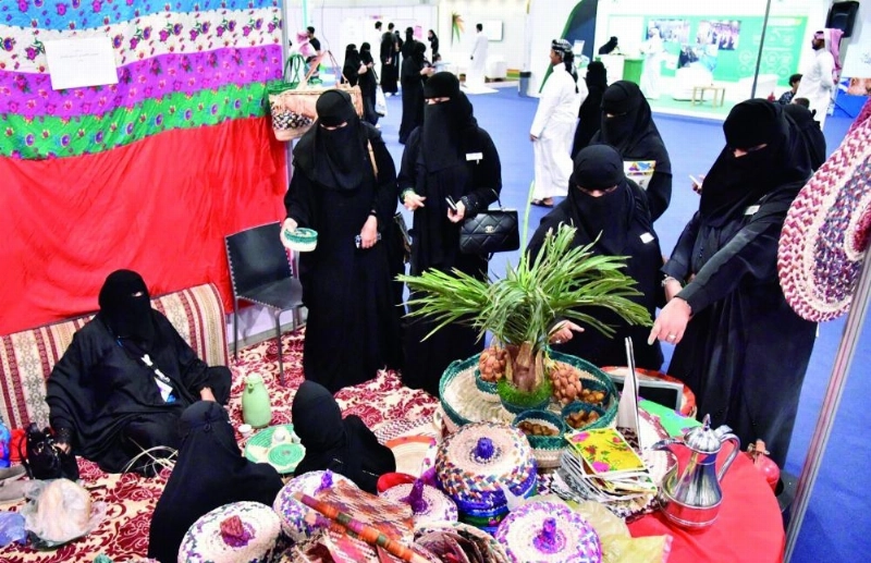 من منتجات الأسر في المعرض (مكة)