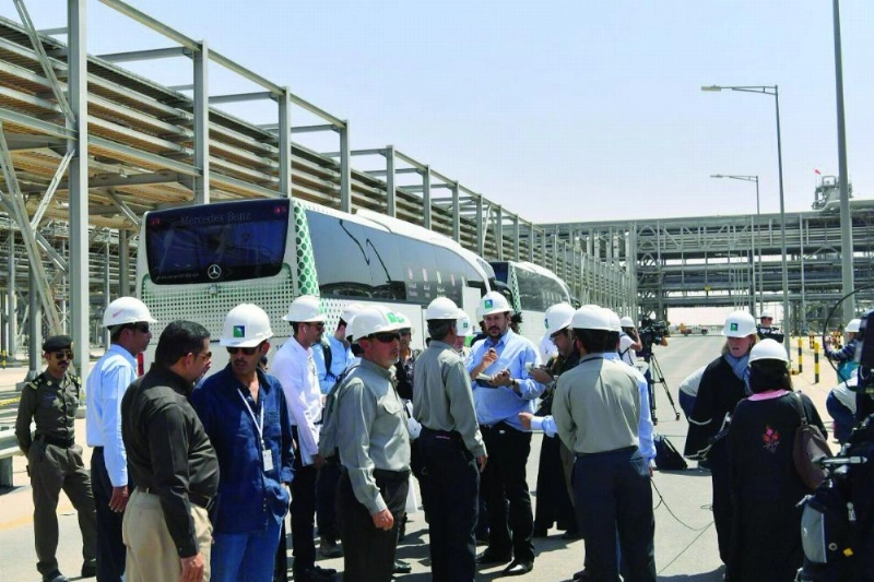 إعلاميون خلال زيارة الموقع (واس)
