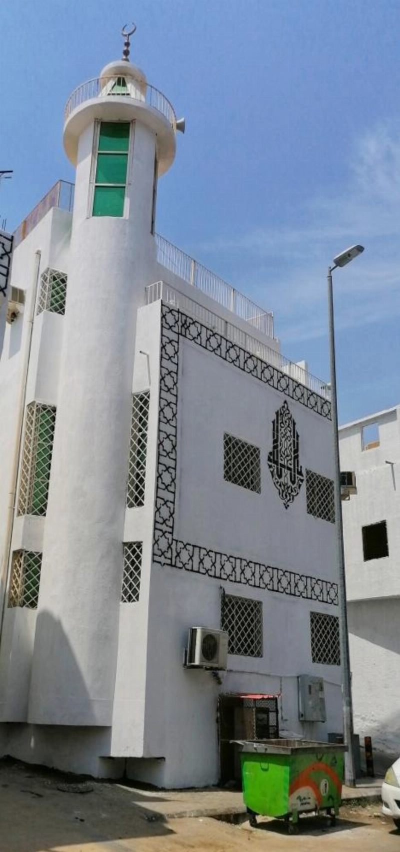 مبان قديمة أعيد طلاؤها (أنس الحارثي)