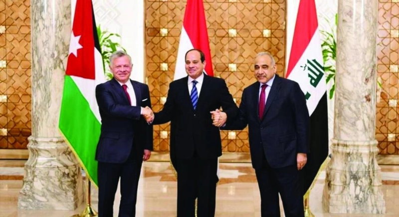السيسي يتوسط العاهل الأردني ورئيس الوزراء العراقي (مكة)