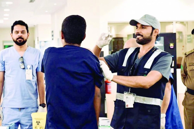 من حملات تطعيم المشاركين في الحج
