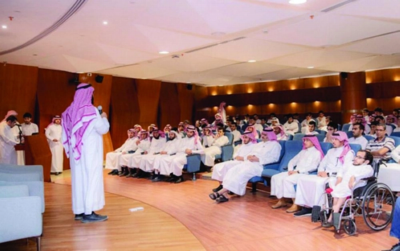 حضور اللقاء (واس)