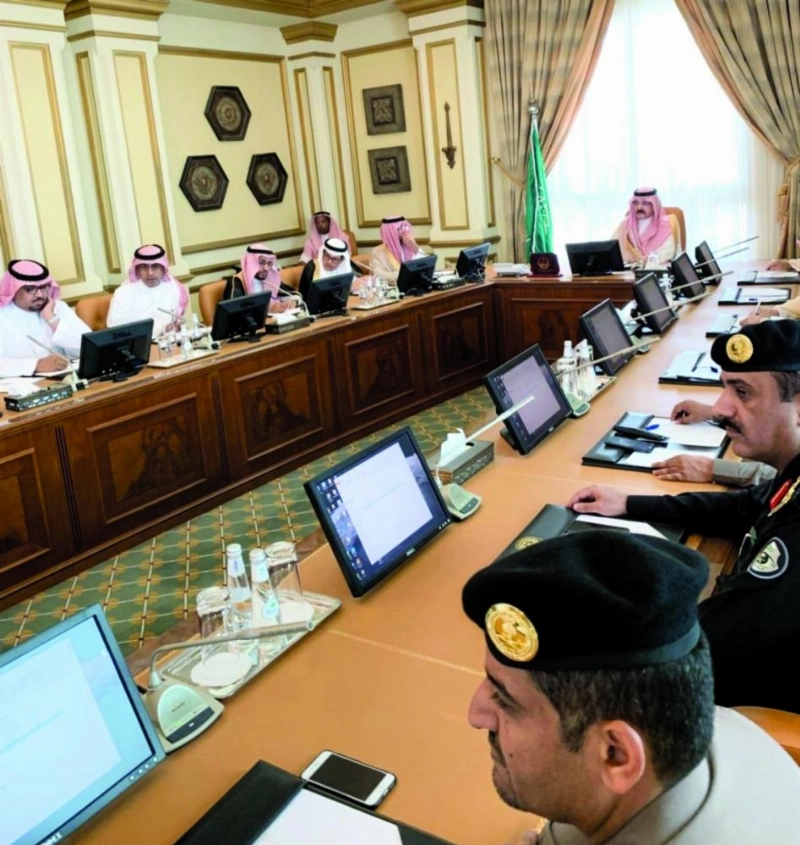 مشعل بن ماجد خلال الاجتماع (مكة)