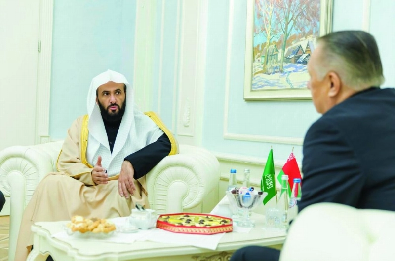وليد الصمعاني خلال الزيارة (واس)