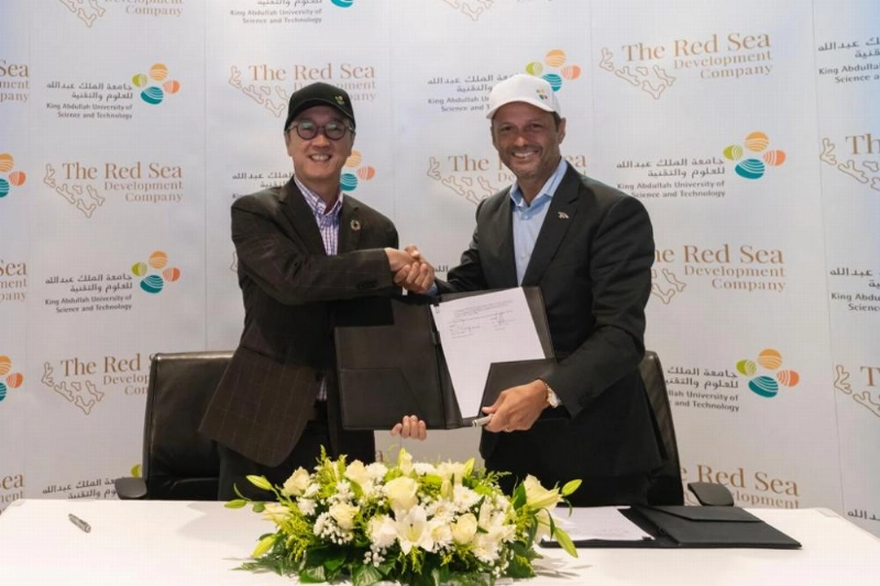 كاوست توقع مذكرة تفاهم مع شركة البحر الأحمر للتطوير لتنفيذ مشاريع التنمية الساحلية في مشروع البحر الأحمر بطرق مستدامة بيئياً