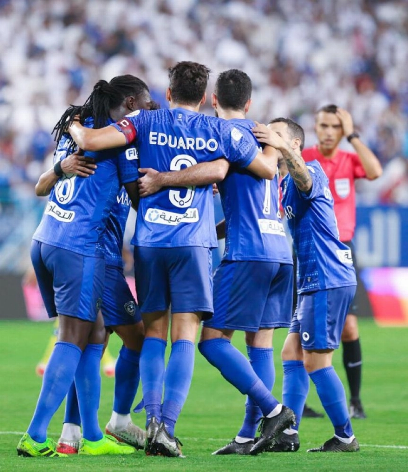 فرحة سابقة للاعبي الهلال (مكة)