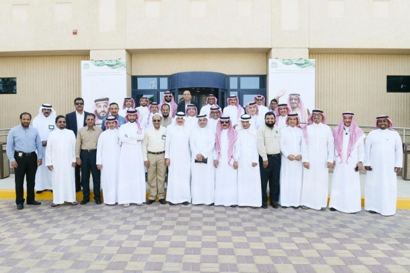 جماعية للوفد الإعلامي السعودي مع مسؤولي أرامكو (مكة)