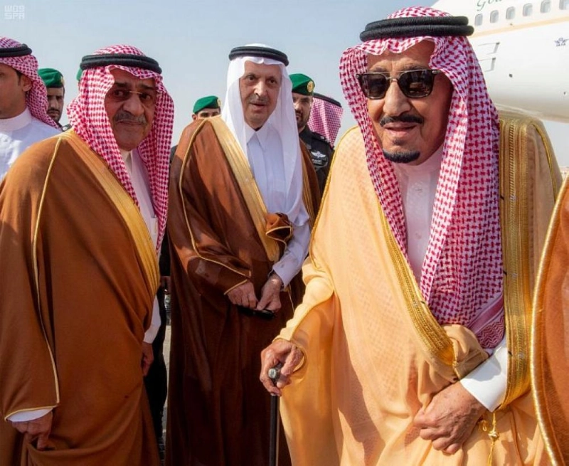 خادم الحرمين الشريفين يصل إلى الرياض قادما من جدة