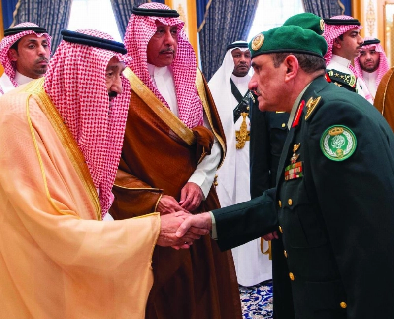 الملك سلمان لدى وصوله الرياض أمس (واس)