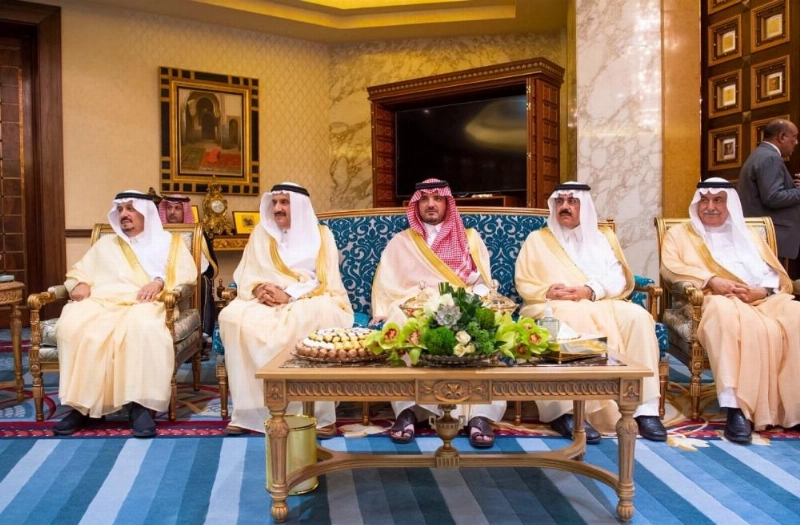 خادم الحرمين الشريفين يعقد جلسة مباحثات رسمية مع رئيس مجلس السيادة السوداني ورئيس مجلس الوزراء