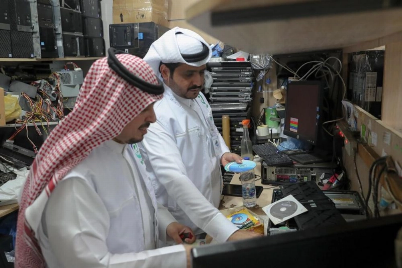 الملكية الفكرية: تضبط محلات الأجهزة والبرامج الحاسوبية المنتهكة للحقوق