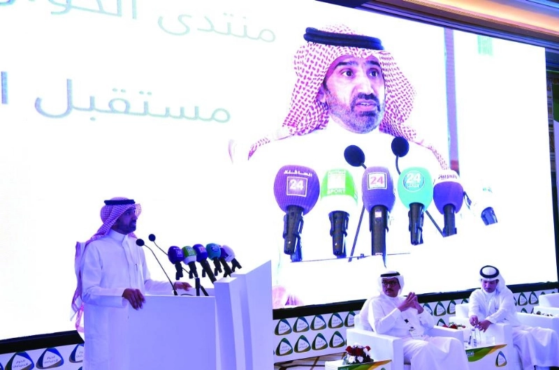 الراجحي متحدثا في المنتدى (العمل)