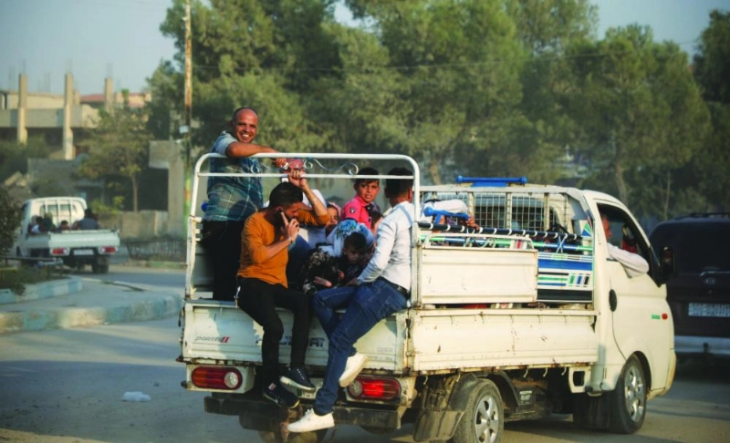 هروب المدنيين خوفا من الضربات (د ب أ)