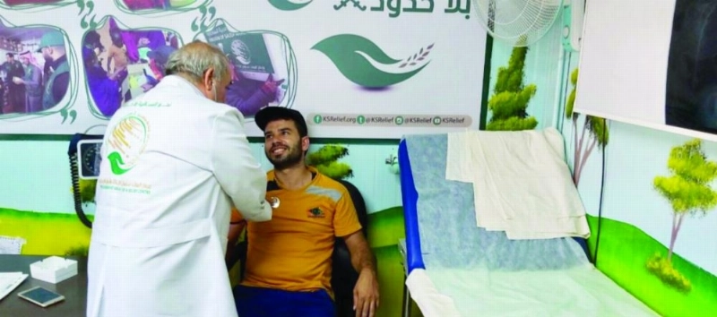 فريق مركز الملك سلمان للإغاثة يستقبل اللاجئين (واس)