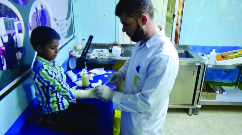 المرضى يراجعون أطباء المركز (واس)