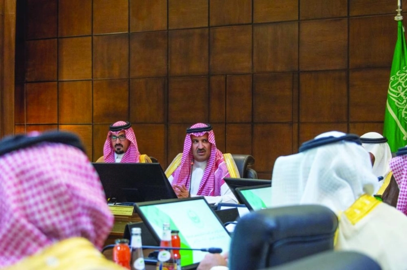 فيصل بن سلمان مترئسا اجتماع مجلس المنطقة (واس)