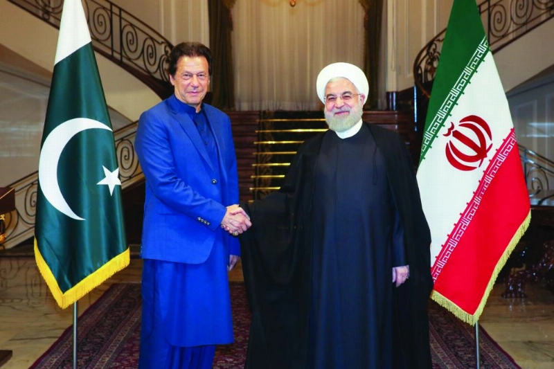 عمران خان مع روحاني في طهران (د ب أ)