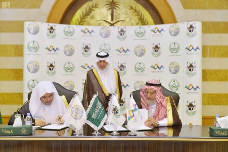 أمير منطقة مكة المكرمة يشهد توقيع مذكرة تفاهم بين رابطة العالم الإسلامي وجامعة أم القرى